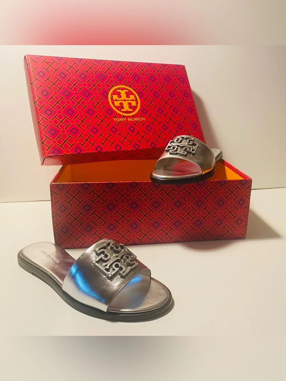 TORY BURCH DOUBLE T SPORT SLIDE LOGO METALLIC SILVER LEATHER SZ US-5 New In Box